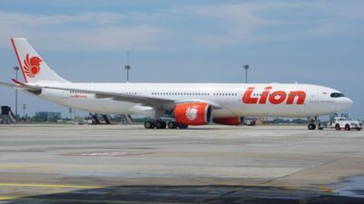 Pesawat Lion Air Rute Surabaya ke Jeddah Alami Holding 5 Jam di Atas Langit: Penyebabnya Terungkap!